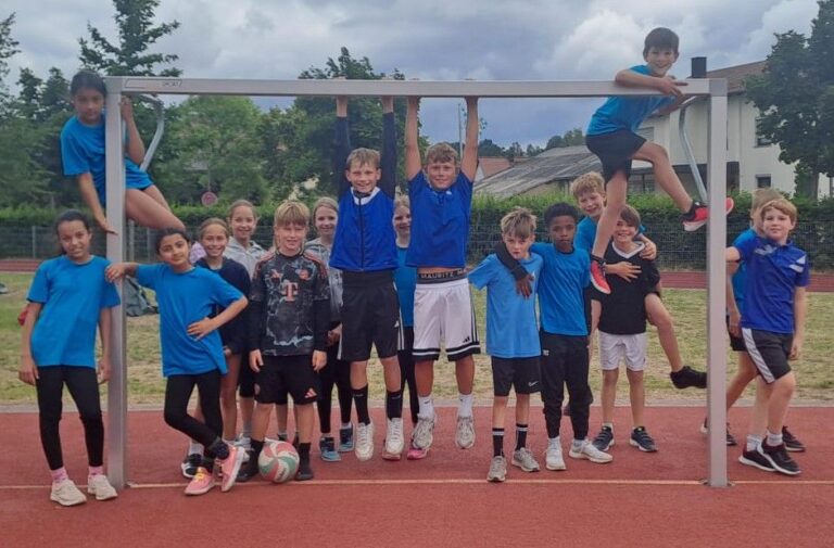 Grundschule Pressath siegt beim Leichtathletik-Wettbewerb